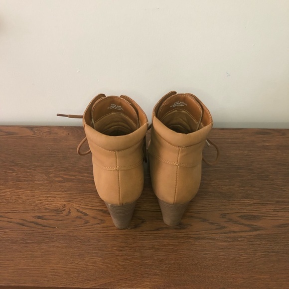 Gently used 8.5 Andiamo boots - Picture 4 of 8